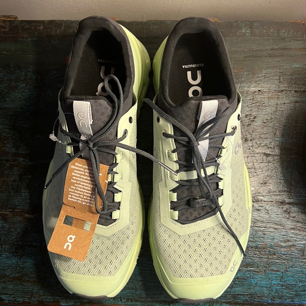On Running CloudUltra Running shoe 40.5 / 9 BRAND NEW Green Black
